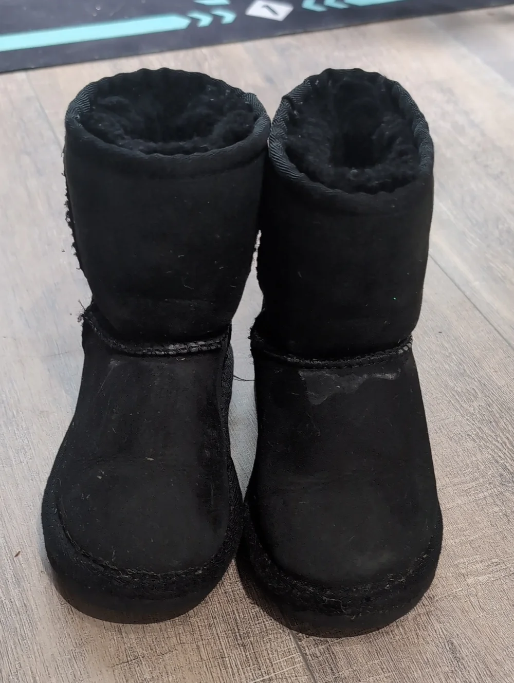 UGG Kids Black Short Shearling-Lined Boots